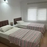 Ξενοδοχείο με διαμερίσματα Ege *